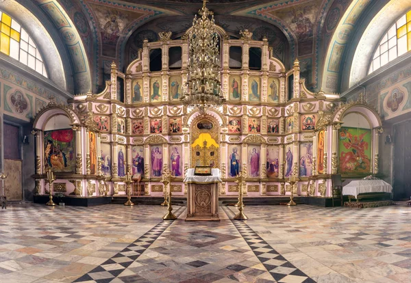 Rússia, Ryazan 1 Fev 2019 - Interior da Igreja Ortodoxa, altar, iconostase, à luz natural — Fotografia de Stock