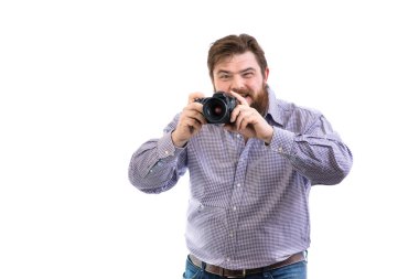 büyük yakışıklı sakallı fotoğrafçı portresi ile fotoğraf çekmek 