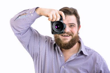 büyük yakışıklı sakallı fotoğrafçı portresi ile fotoğraf çekmek 