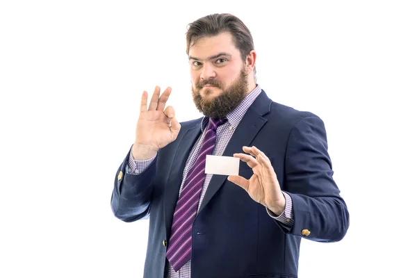 Ο ευτυχισμένος επιχειρηματικός άνθρωπος δείχνει την επαγγελματική κάρτα στο χέρι, απομονωμένη στο Γουίτ — Φωτογραφία Αρχείου