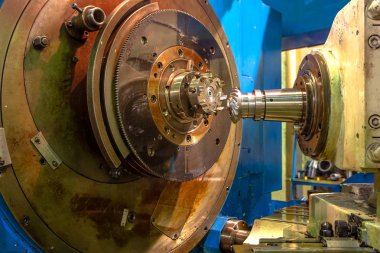 Endüstriyel dişli öğütme ile metal fabrikasında Closeup takım tezgahı