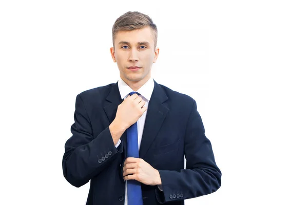 年轻貌美的认真的生意人端正明亮的蓝色领带 — 图库照片