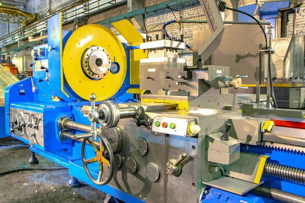 Metal fabrikasında Endüstriyel makinenin yakın çekim parçası — Stok fotoğraf