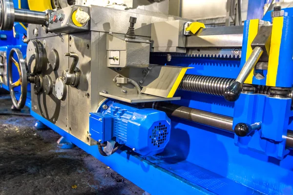 metal fabrikasında Endüstriyel makinenin yakın çekim parçası