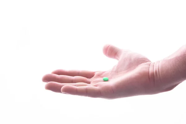 Mano humana con una pastilla, aislada en blanco —  Fotos de Stock