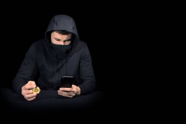Cep telefonu ve bitcoin ile hacker siber saldırı başlatan, bir
