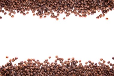 beyaz izole doku kahverengi kahve çekirdekleri çerçeve hatları yakın