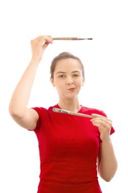 Portre mutlu sanatçı ressam kız gülümseyen ve bir çerçeve o tutarak