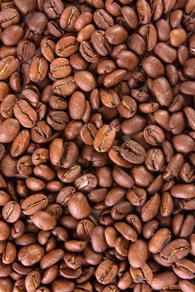 Närbild textur patern bruna kaffebönor isolerade på vitt — Stockfoto