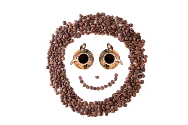 Közelről barna kávébab smiley szemek, elszigetelt fehér — Stock Fotó