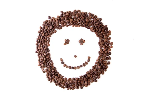 Fechar grãos de grão de café marrom smiley, isolado em branco — Fotografia de Stock