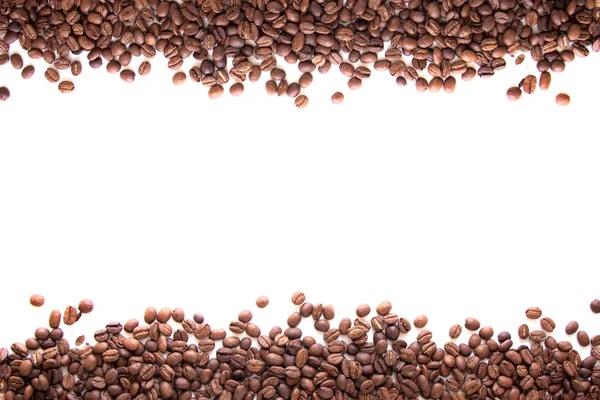 Fechar linhas de moldura de grãos de café marrom textura isolada em branco — Fotografia de Stock