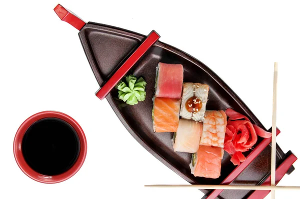 Blízko sašimi sushi se tyčí s hůlky a sojové na služby — Stock fotografie