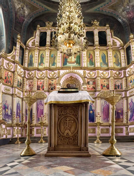 Rusia, Ryazan 8 Feb 2019 - Interior de la Iglesia Ortodoxa, altar, iconostasis, en luz natural —  Fotos de Stock