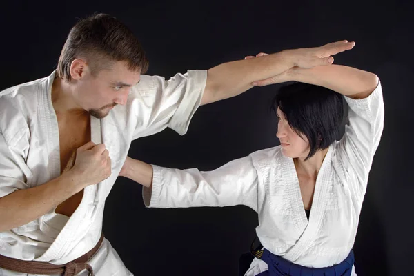 Рукопашний Чоловік Жінка Ються Чорному Тлі Asian Kung European Karate — стокове фото