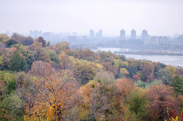 Güzel Manzara Sonbahar Kiev Şehir Nehir Manzarası — Stok fotoğraf
