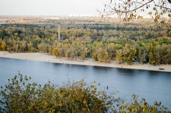 Güzel Manzara Sonbahar Kiev Şehir Nehir Manzarası — Stok fotoğraf