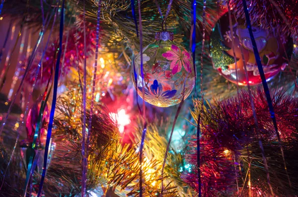 Boże Narodzenie Zabawek Choinkę Luminous Feston Zbliżenie Tło Wakacje Nowy — Zdjęcie stockowe