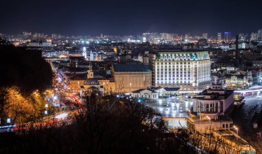 Gece şehir manzarası, tarihi ilçe şehir Kiev Panoraması