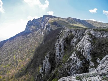 Rocky Mountain, bahar, eğimli dağ sırtı. Kırım Dağları