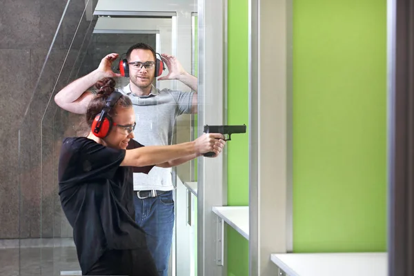 Schießstand Schießen Mit Der Waffe — Stockfoto