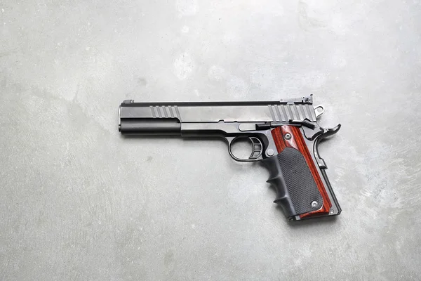 Gun Pistol Grå Bakgrund — Stockfoto