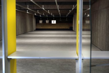 Atış poligonuna. Hedef bir spor aralığı silah çekim