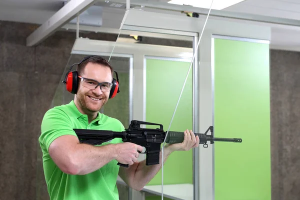 Man Shoots Rifle Handsome Man Trains Shooting Sports Shooting Range — Stock Photo, Image