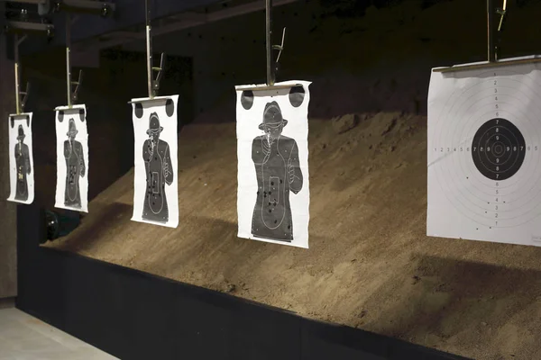 Atış poligonuna. Hedef bir spor aralığı silah çekim