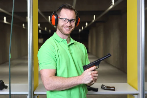 Shooting Range Handsome Man Trains Shooting Sports Shooting Range — Stock Photo, Image