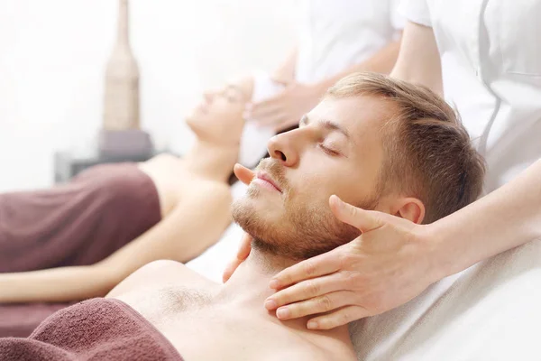 Ritual Belleza Para Parejas Una Mujer Hombre Juntos Tratamiento Cuidado —  Fotos de Stock