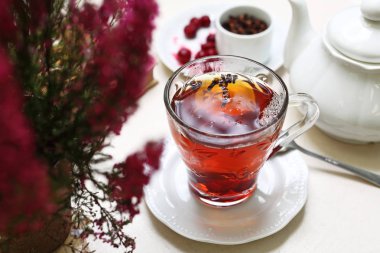As ile bir ısınma çay üzerinde sonbahar öğleden sonraları.