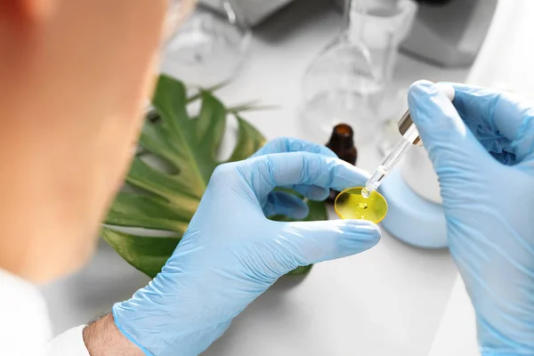 Laboratorio Científico Ingeniero Está Estudiando Plantas — Foto de Stock