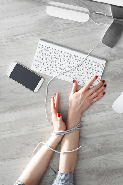 Compulsief Computer Gebruiken Een Slaaf Van Nieuwe Technologieën Een Vrouw — Stockfoto