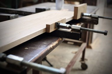 Panoları yapıştırma. Marangoz Atölyesi. Panoları yapıştırma.