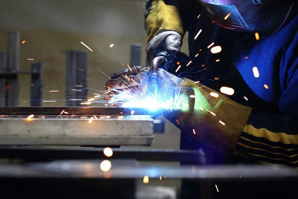 Welding Metal Man Works Workshop — Stock Photo, Image