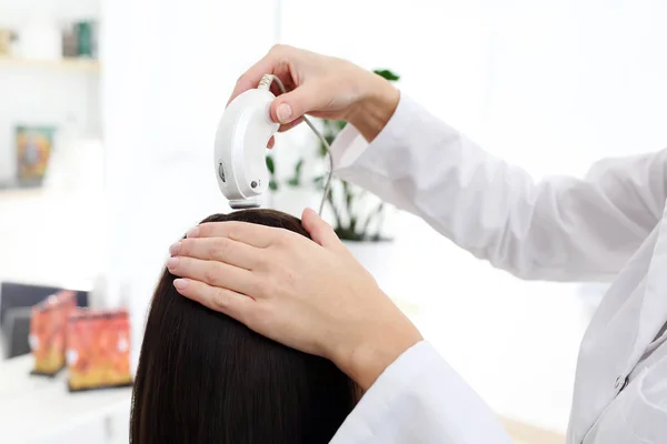 Professional Hair Scalp Examination Using Microcamera — Stock Photo, Image
