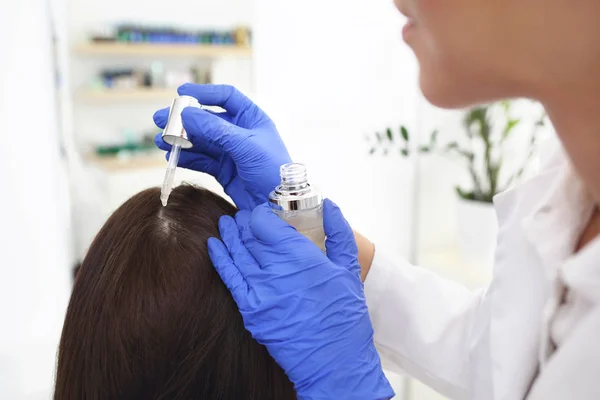Dandruff Dermatologist Applies Remedy Woman Scalp — Stock Photo, Image