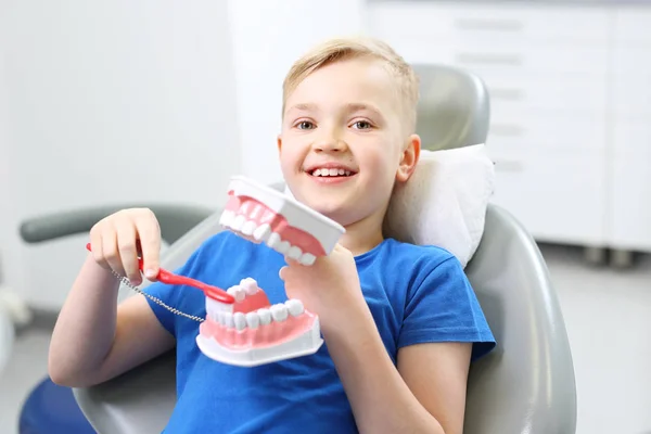 Enfant Chez Dentiste Brossage Adéquat Des Dents Enfant Chez Dentiste — Photo