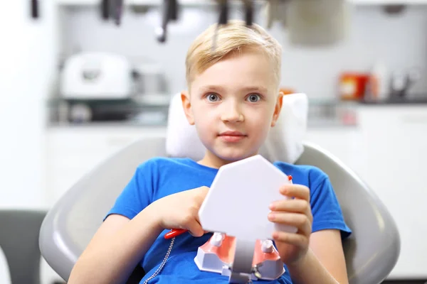 Brossage Adéquat Des Dents Enfant Chez Dentiste — Photo