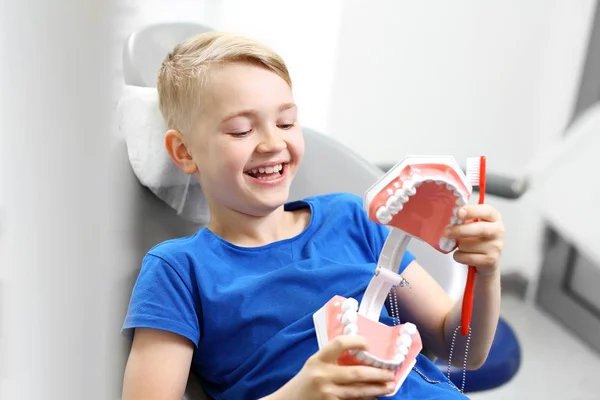 Próchnicy Zębów Dzieci Zasad Higieny Jamy Ustnej Dziecko Dentysty — Zdjęcie stockowe
