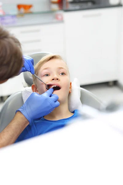 Examen Dentaire Enfant Chez Dentiste — Photo