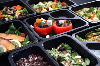Öğle yemeği kutuları, lezzetli ve sağlıklı yemek yemekler. Catering, yemek yemekler kutularındaki.