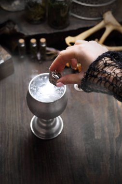 Elixir ve büyü. Astral koruma ve aşk büyüsü.