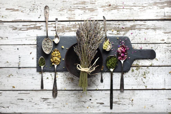 Lavender. Dried lavender bouquet, surrounded by field herbs. — Stock Photo, Image