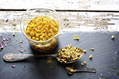 Papatya, geleneksel tıpta otlar, ev hekimliği kabine