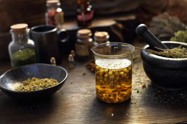 Papatya çiçekleri, bitkisel çay bir infüzyon