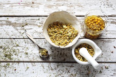 Papatya otlar, papatya çiçekleri sağlıklı bir uygulama.