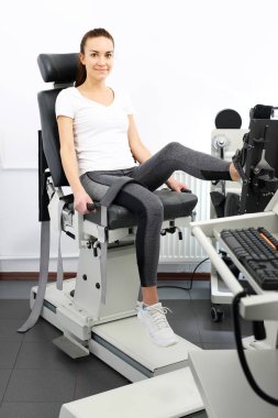 Rehabilitasyonda tanı, kas gücünü ölçmek için bir cihaz