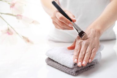 El bakımı, nemlendirici maske. Evde bakım tedavileri